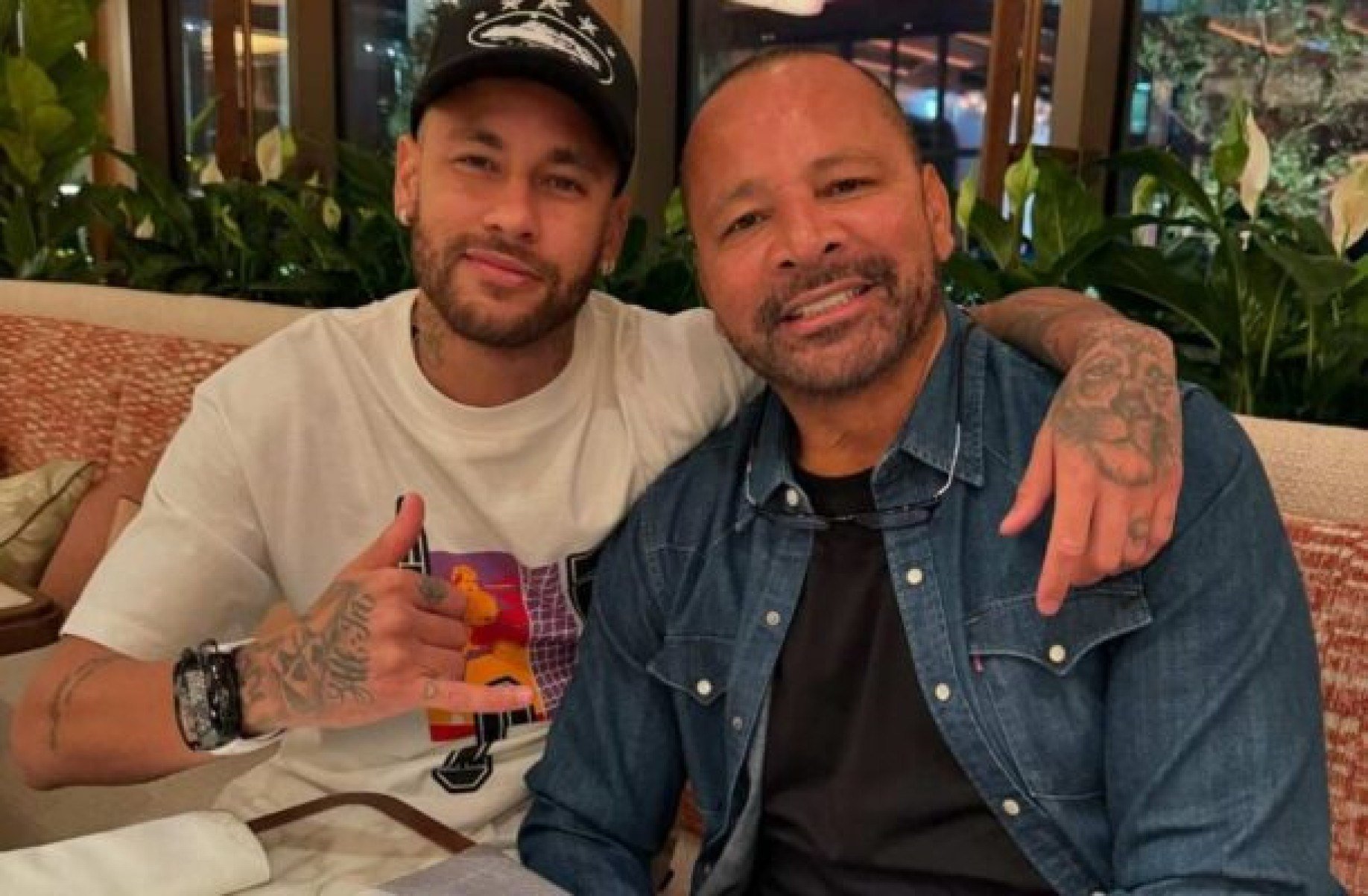 Pai de Neymar revela que ficou rico antes do jogador
