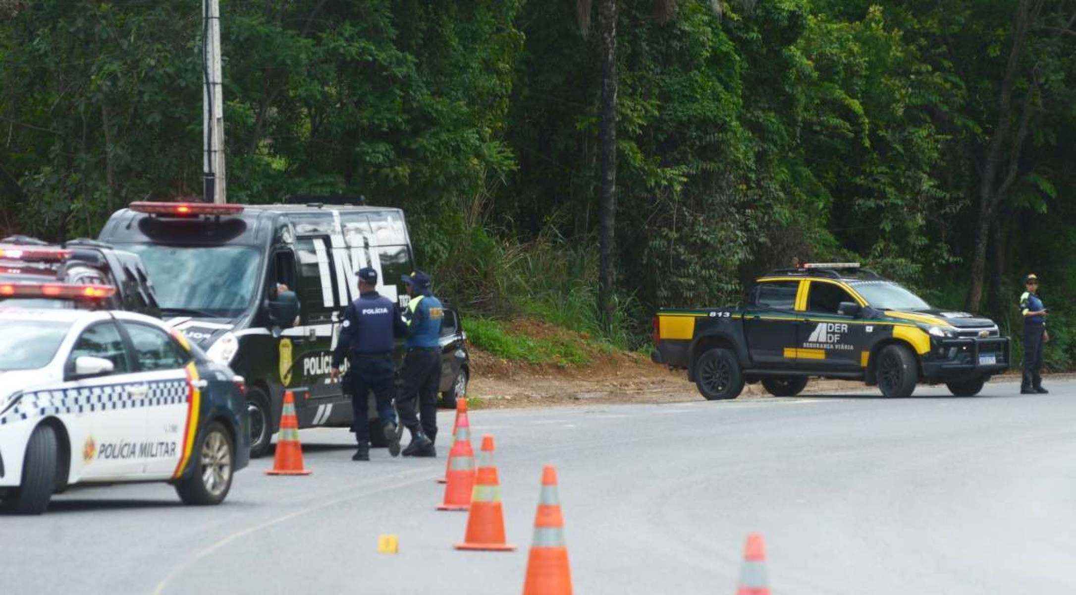  26/11/2024 Credito: Ed Alves/CB/DA.Press. Cidades. Acidente com caminhão de areia mata criança de 9 anos na Fercal. O caminhão tombou na DF-150.