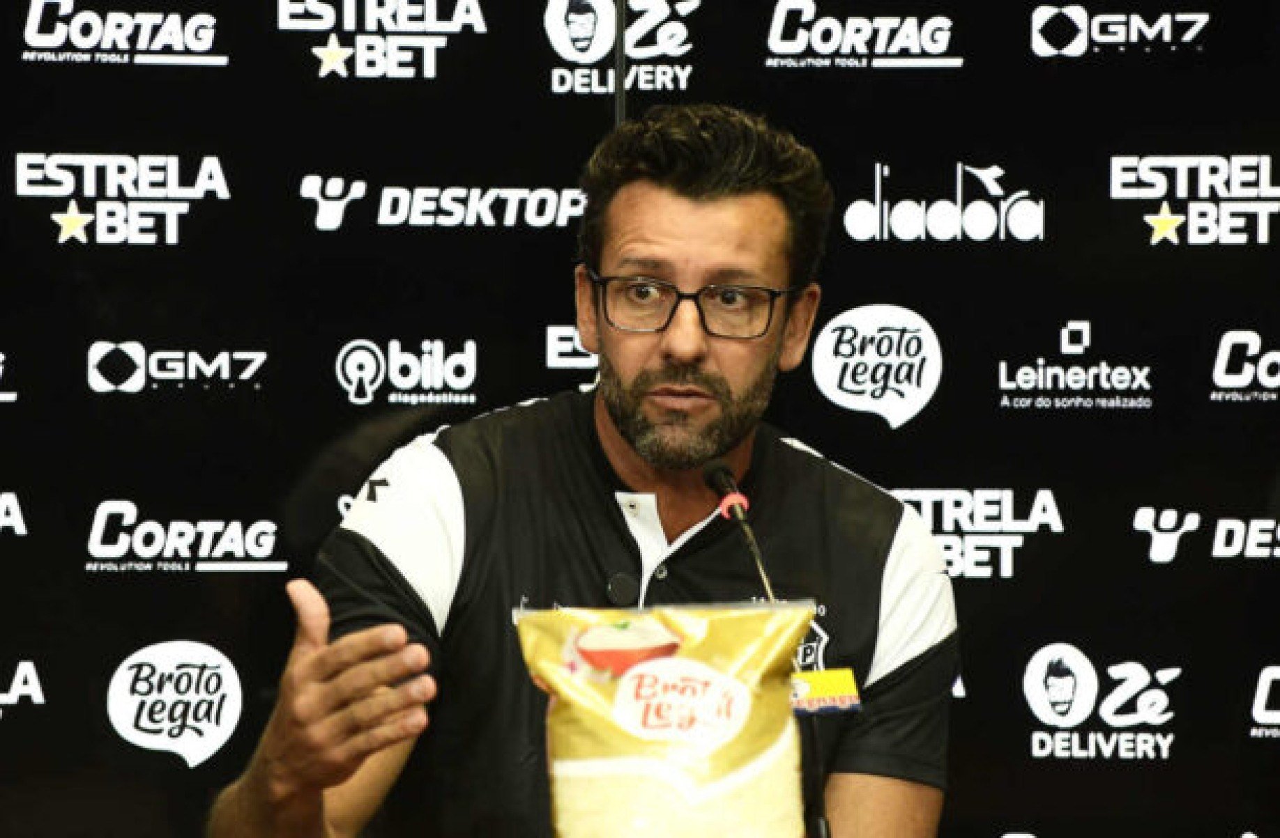 Ponte Preta apresenta Alberto Valentim como novo técnico: ‘Recomeço’