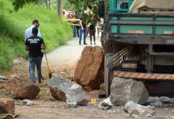 Polícia investiga se o caminhão estava irregular, teve falha mecânica ou se a carga excedeu o limite permitido -  (crédito:  Ed Alves/CB/DA.Press)