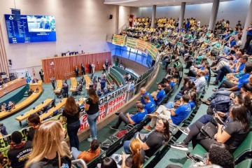 As mudanças na LDO relacionadas à reestruturação de carreiras abrangem um total de 188.036 cargos públicos.











 -  (crédito:  Carlos Gandra/Agência CLDF)