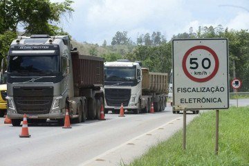 Geometria da via é o ponto mais crítico nas estradas pavimentadas do país -  (crédito:  Marcelo Ferreira/CB/D.A Press)