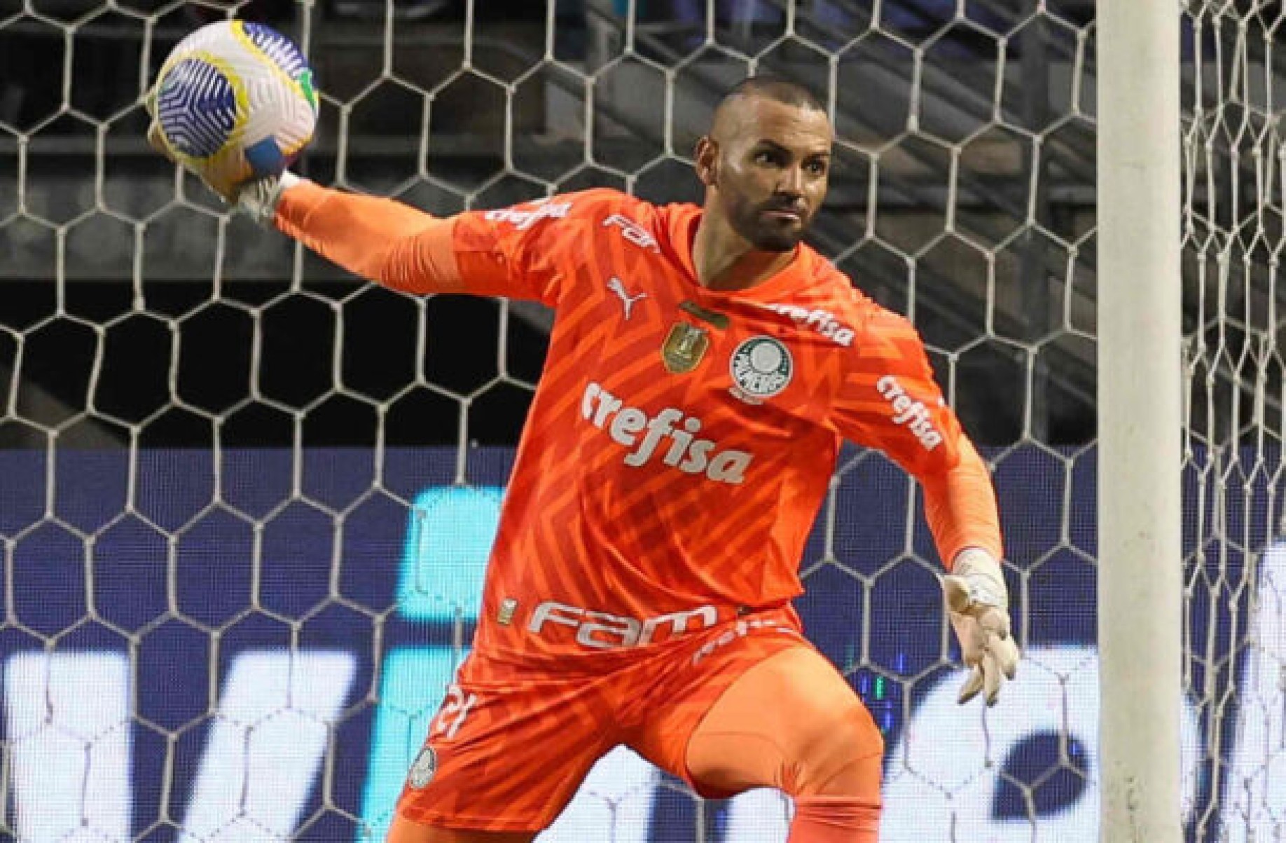 Weverton descarta jogar toalha por título: ‘Lutar até o fim’