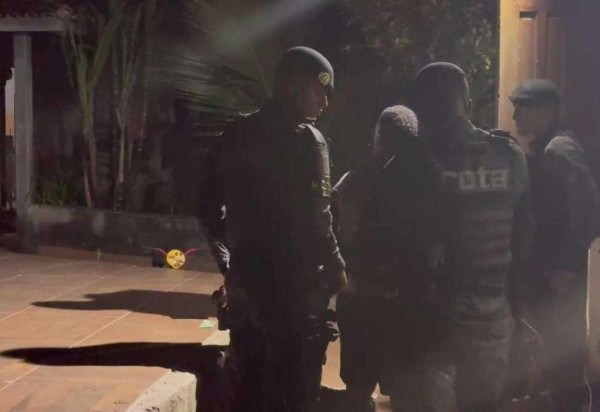 Policiais encontraram o bandido em um sítio no litoral paulista -  (crédito: Divulgação/SSP/SP)