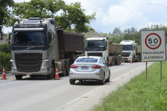 O fluxo intenso de caminhões na região da Fercal e em outras vias do DF reforça a necessidades de mais segurança -  (crédito:  Marcelo Ferreira/CB/D.A Press)