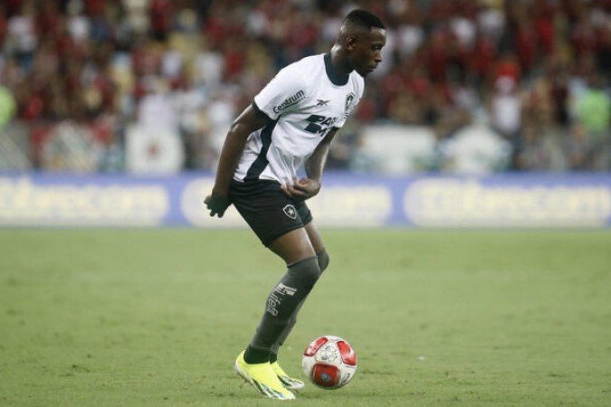 LUIZ HENRIQUE -  Dos homens de frente, foi o que menos apareceu. Mas, ainda assim, contribuiu com seus arranques pela direita. Dessa vez, não levou vantagem sobre a marcação. - NOTA 7,0 - Foto: Vitor Silva/Botafogo