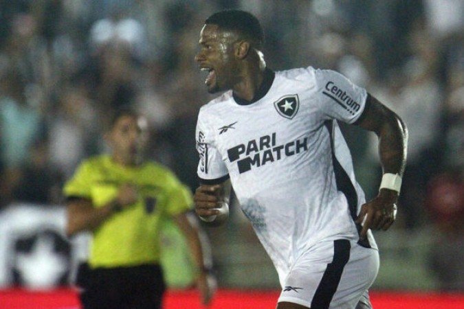 JÚNIOR SANTOS - Manteve o dinamismo do ataque e teve uma boa chance, mas desperdiçou. NOTA 5,5 - Foto: Vitor Silva/Botafogo