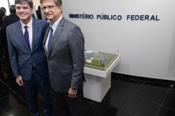 Georges Seigneur ao lado do procurador-geral da República, Paulo Gonet