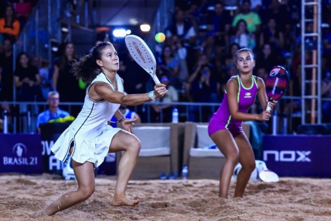 A dupla formada por Vitória Marchezini e Sophia Chow é 100% brasileira -  (crédito: Marcello Zambrana)