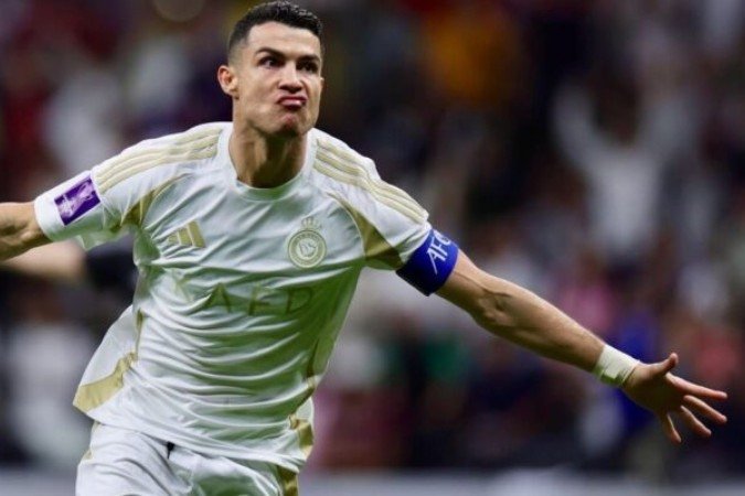 Cristiano Ronaldo aproveitou uma sauna e exibiu sua boa forma -  (crédito: Foto: Instagram @cristiano)