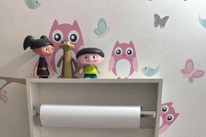 Polyane decidiu investir em uma parede criativa para sua filha para estimular a criatividade