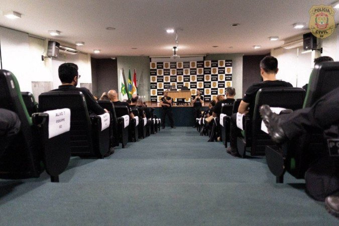Foram cumpridos 24 mandados de prisão e 37
mandados de busca e apreensão em diversas unidades da federação e regiões
do Distrito Federal - (crédito: Divulgação/PCDF) Foram cumpridos 24 mandados de prisão e 37
mandados de busca e apreensão em diversas unidades da federação e regiões
do Distrito Federal - (crédito: Divulgação/PCDF)