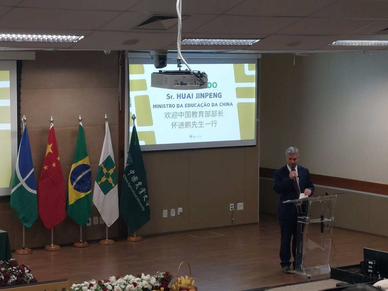 A Universidade de Brasília (UnB) lançou o Centro Brasil-China para pesquisas em mecanização da agricultura familiar.