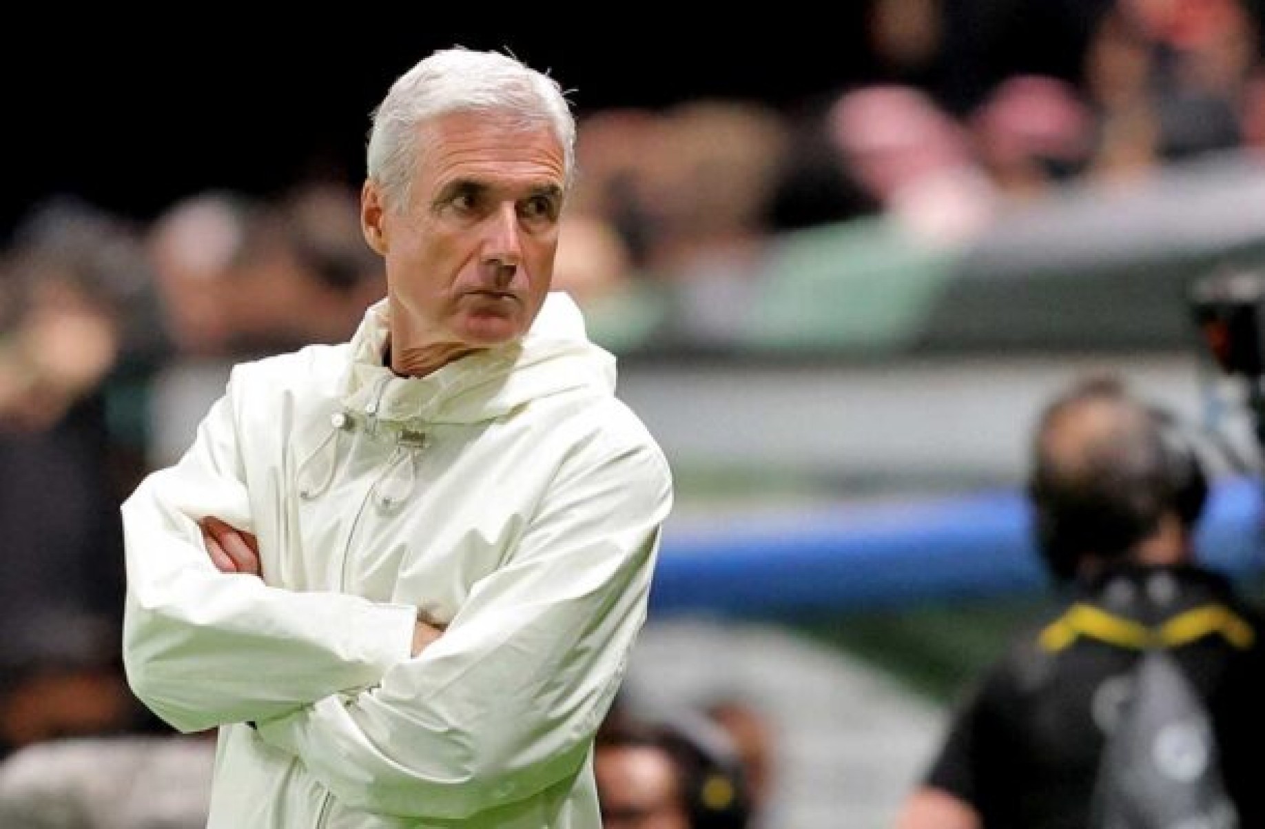  Nassr's Portuguese coach Luis Castro looks on during the friendly football match between Saudi Arabia's al-Nassr FC and the US Inter Miami CF at the Kingdom Arena Stadium in Riyadh on February 1, 2024. (Photo by AFP) (Photo by -/AFP via Getty Images)
     -  (crédito:  AFP via Getty Images)