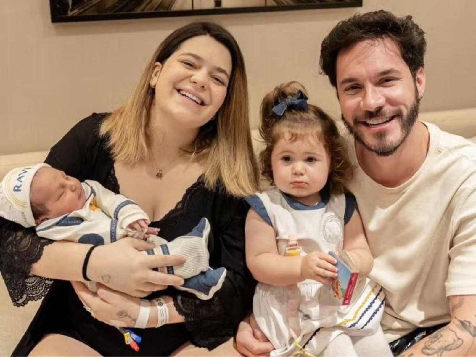 Ravi, filho de Viih Tube e Eliezer, tem alta após quase um mês internado