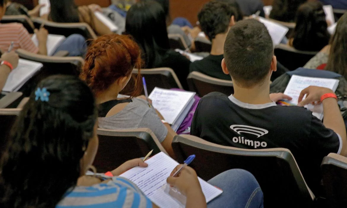 Criado em 2005, o programa que oferta bolsas de estudo integrais ou parciais para ensino superior em universidades particulares é uma das formas de ingresso na universidade por meio do Enem -  (crédito: Wilson Dias Agência Brasil)