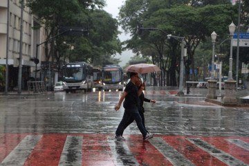 Todas as regionais de Belo Horizonte já ultrapassaram a média de chuva esperada -  (crédito: Tulio Santos/EM/D.A.Press)