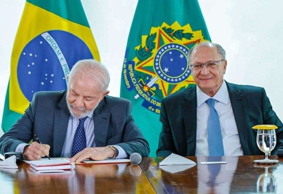 Apesar de estar bem, se alimentando e sem sequelas, o presidente deverá permanecer internado por alguns dias -  (crédito: Ricardo Stuckert)