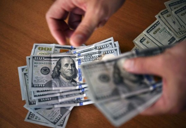 Dólar bate novo recorde e fecha o dia cotado a R$ 5,989 - 