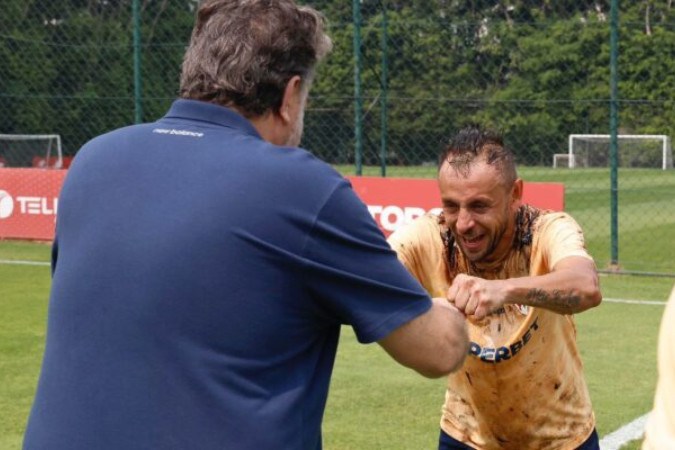 Rafinha manifesta desejo de renovar com o São Paulo -  (crédito: Foto: Paulo Pinto / Saopaulofc)