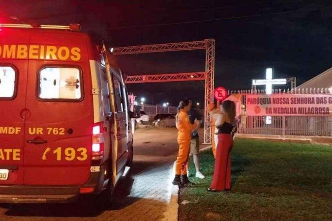 Tenda desaba e deixa duas pessoas feridas na região da Asa Norte - (crédito: CBMDF/Divulgação) Tenda desaba e deixa duas pessoas feridas na região da Asa Norte - (crédito: CBMDF/Divulgação)