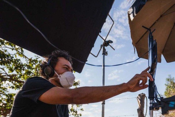 Diretor Gulherme Bacalhao no set de Pacto de Viola 