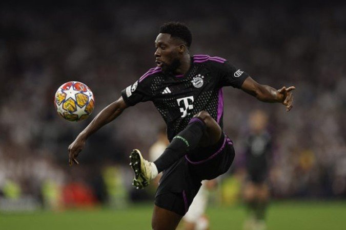 Alphonso Davies em ação pelo Bayern de Munique -  (crédito: Foto: Stuart Franklin/Getty Images)