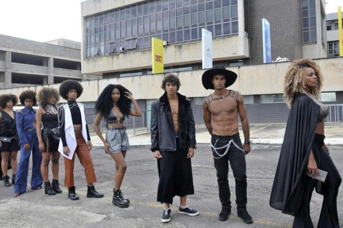 Desfile ocorreu em homenagem ao mês da Consciência Negra -  (crédito: Minervino Júnior/CB/D.A.Press)