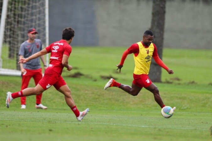 Furacão pode se escapar do pesadelo de ser rebaixado em seu centenário - (crédito: Foto: José Tramontin/ Athletico) Furacão pode se escapar do pesadelo de ser rebaixado em seu centenário - (crédito: Foto: José Tramontin/ Athletico)
