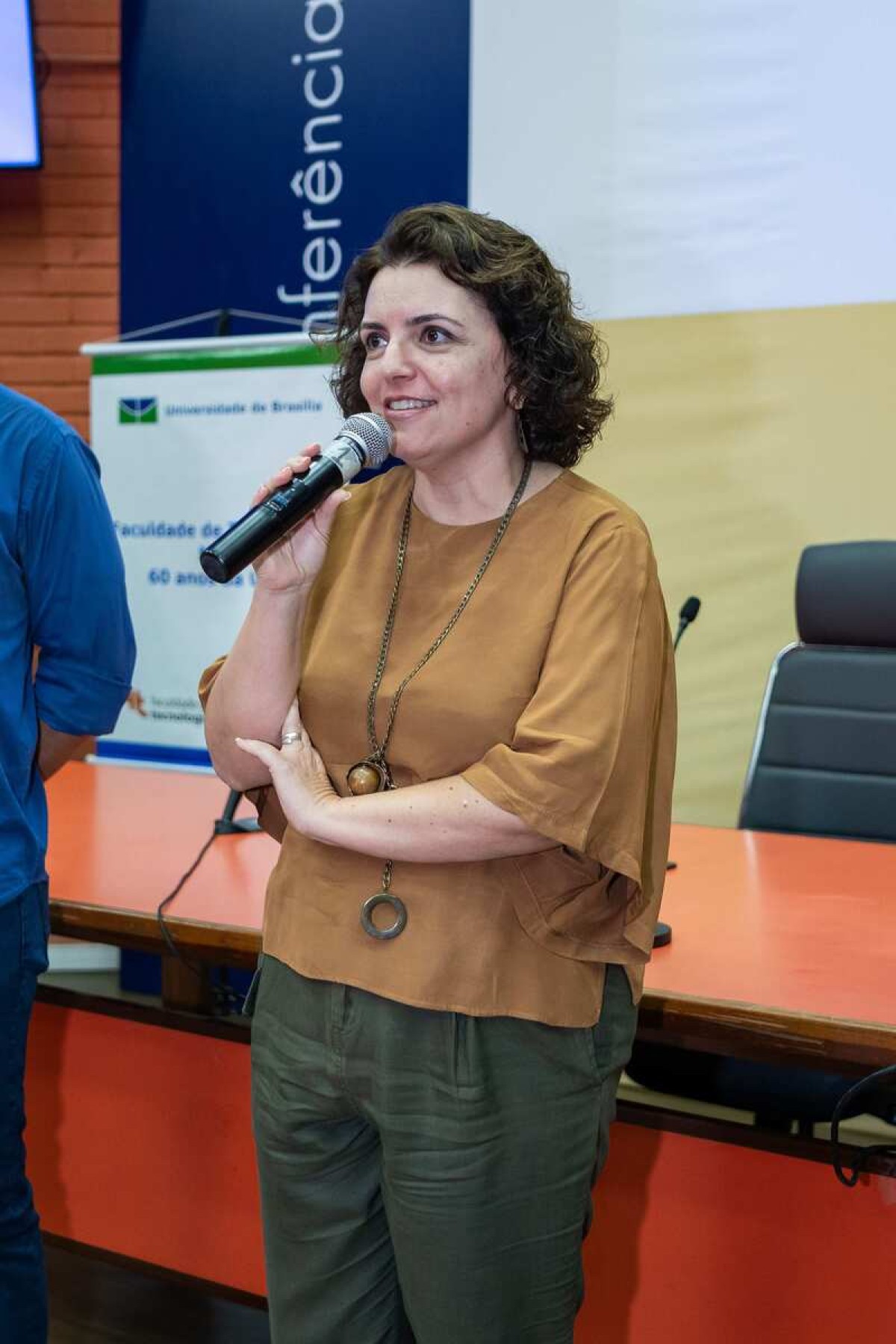 Reitora Rozana Naves participa do Simpósio de Educação Criativa e Tecnologias