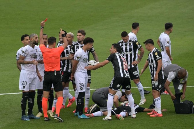 A partida ocorre entre Botafogo e Atlético-MG neste sábado (30/11) em Buenos Aires -  (crédito: JUAN MABROMATA / AFP)