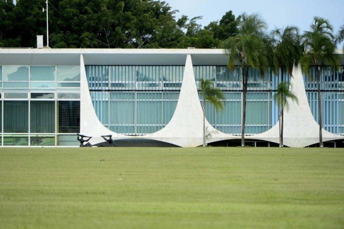 Autoridades se reúnem com o presidente Lula na noite de domingo (13) para tratar do decreto que regula a reciprocidade à taxa de 50% dos Estados Unidos aos produtores brasileiros -  (crédito:  Marcelo Ferreira/CB/D.A Press)