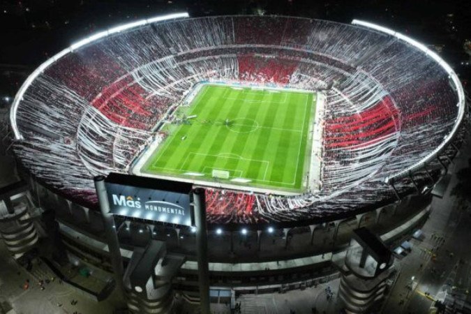 Acesso ao estádio Monumental esá com trânsito complicado neste sábado (30) -  (crédito: Foto: Léo Pereira / Jogada10)