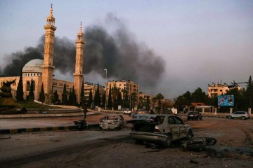 Os rebeldes tomaram dezenas de cidades em sua marcha em direção a Aleppo, cuja rica história está incorporada em sua imponente cidadela na cidade velha, inscrita pela Unesco na lista de patrimônios mundiais em perigo -  (crédito: AAREF WATAD / AFP)