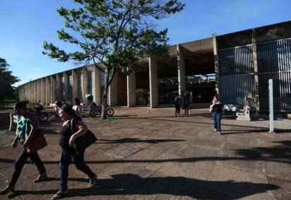 Prazo para fazer registro acadêmico na Universidade de Brasília começa na próxima segunda-feira (10/2) -  (crédito: FABIO RODRIGUES POZZEBOM/AGÊNCIA BRASIL)