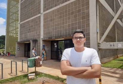 João Gabriel, 17 anos, chegou no local de prova poucos segundos após o fechamento dos portões -  (crédito: Carlos Silva/CB/D.A Press)