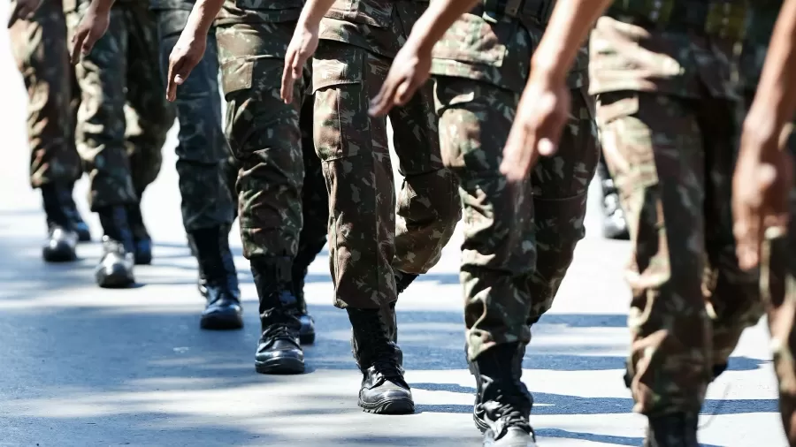 Soldados do exército marcham -  (crédito: Alan Santos/PR)