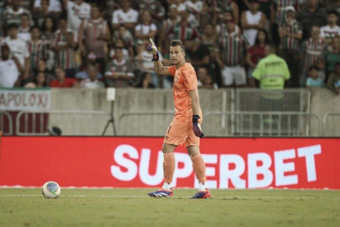  FÁBIO Uma defesa difícil no fim do jogo e sem culpa no gol. NOTA 6,0. Foto:Lucas Merçon/Fluminense