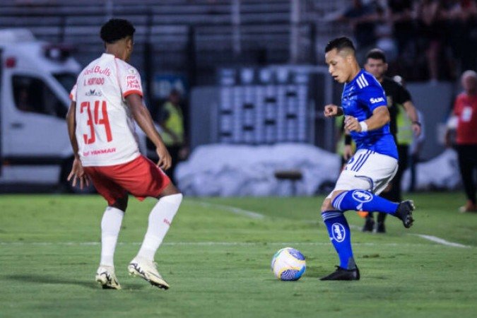 MARLON - Não fazia grande atuação, especialmente na etapa inicial. No segundo tempo, porém, foi bastante acionado, participando, inclusive, do gol de empate. NOTA 6,5. Foto: Gustavo Aleixo / Cruzeiro