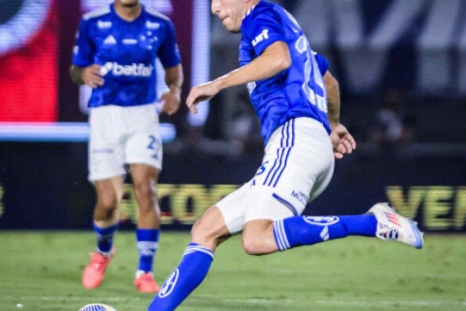 VILLALBA - Não comprometeu e ainda quase marcou um gol na etapa inicial. Recuperou bolas importantes em contra-ataques do Braga. NOTA 6,5 - Foto: Gustavo Aleixo / Cruzeiro