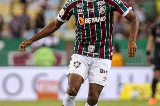  THIAGO SANTOS- No ataque, quase fez um gol de cabeça. Na defesa, falhou no gol de Belezi. Mas tirando isso, fez um jogo correto. NOTA 6,0. Foto: Marcelo Gonçalves - FFC