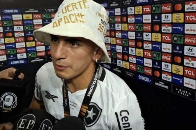 Almada tem duas Copas. Uma pelo Botafogo e outra pela Argentina - (crédito: Foto: Leonardo Pereira/Jogada10 ) Almada tem duas Copas. Uma pelo Botafogo e outra pela Argentina - (crédito: Foto: Leonardo Pereira/Jogada10 )