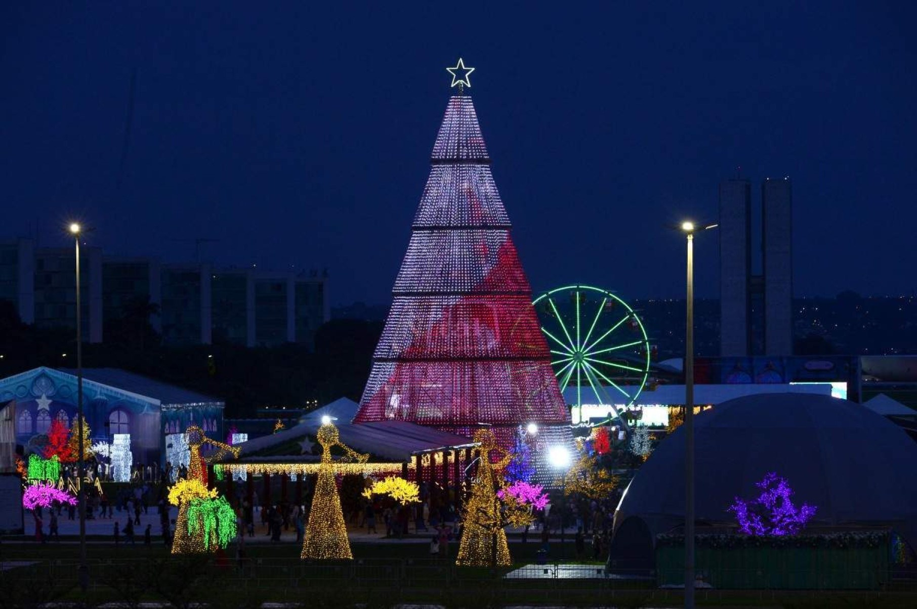  01/12/2024 Crédito: Marcelo Ferreira/CB/D.A Press. Brasil. Brasília - DF -  Inauguração da luzes de natal em Brasília. Nosso Natal.