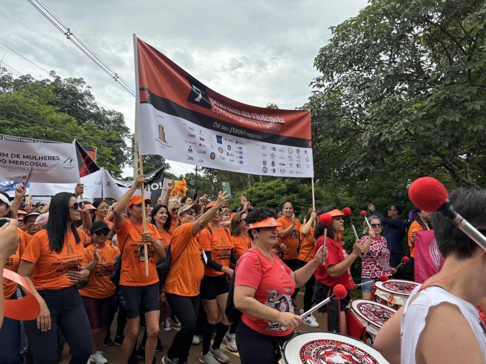 Caminhada no Parque da Cidade alerta sobre a violência de gênero