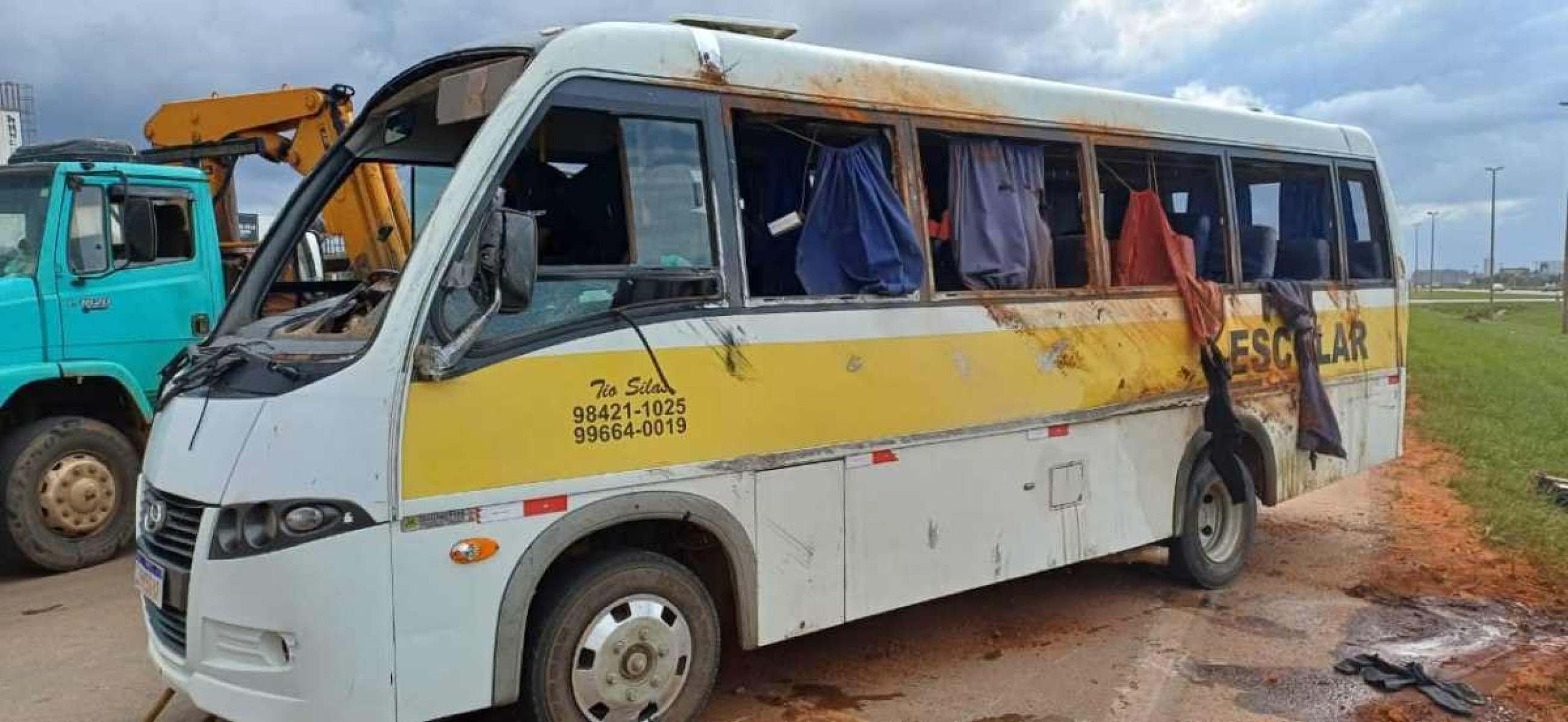 Micro-ônibus que tombou na BR-070 era de pastor que levava fiéis a batizado