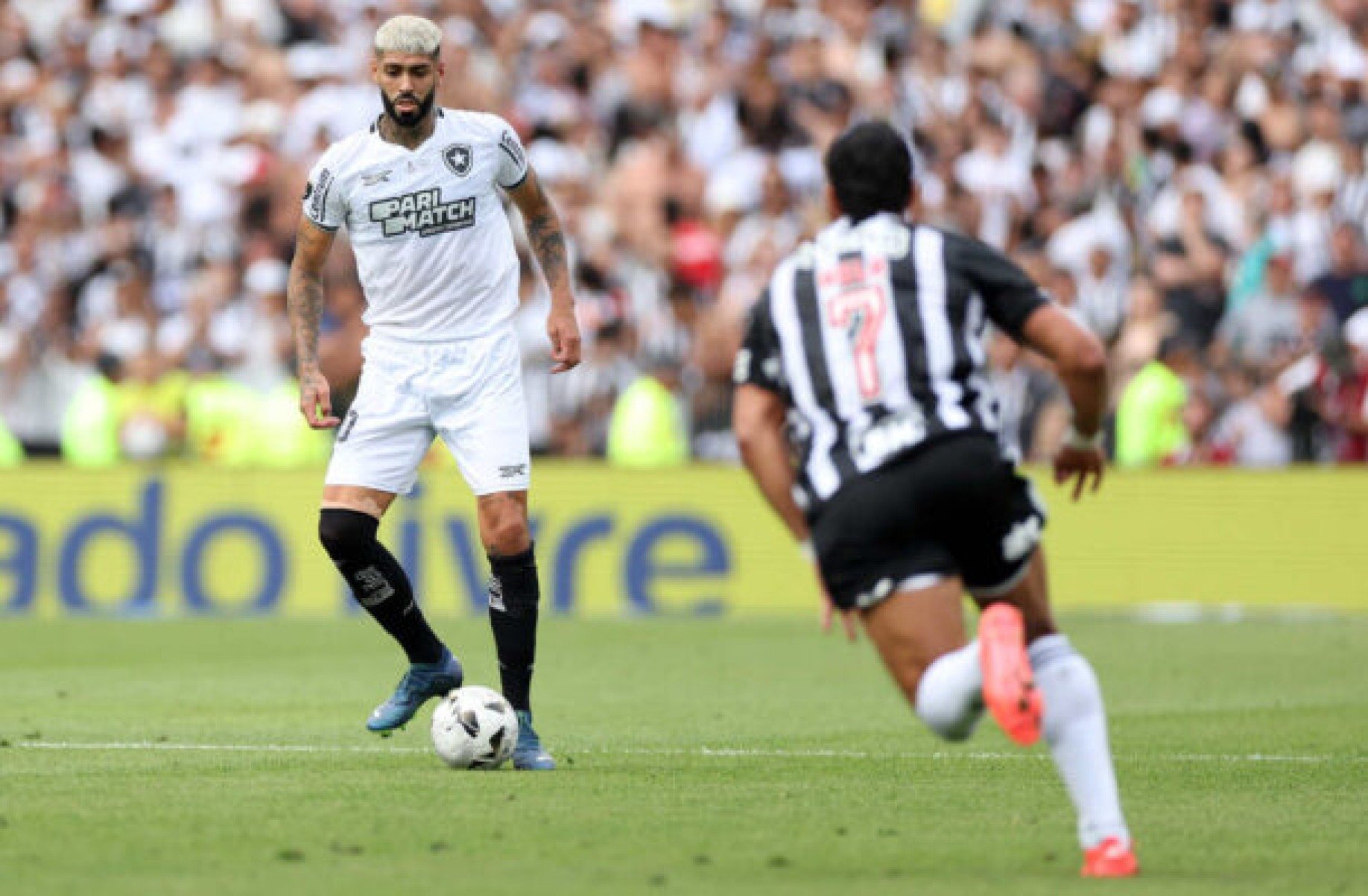 Alexander Barboza, do Botafogo, ganha troféu inédito na final da Libertadores