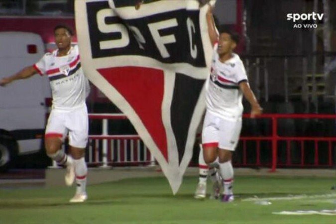 Tricolor saiu perdendo por 2 a 0, mas conseguiu a virada e ficou com a taça - (crédito: Foto: Reprodução/Sportv) Tricolor saiu perdendo por 2 a 0, mas conseguiu a virada e ficou com a taça - (crédito: Foto: Reprodução/Sportv)