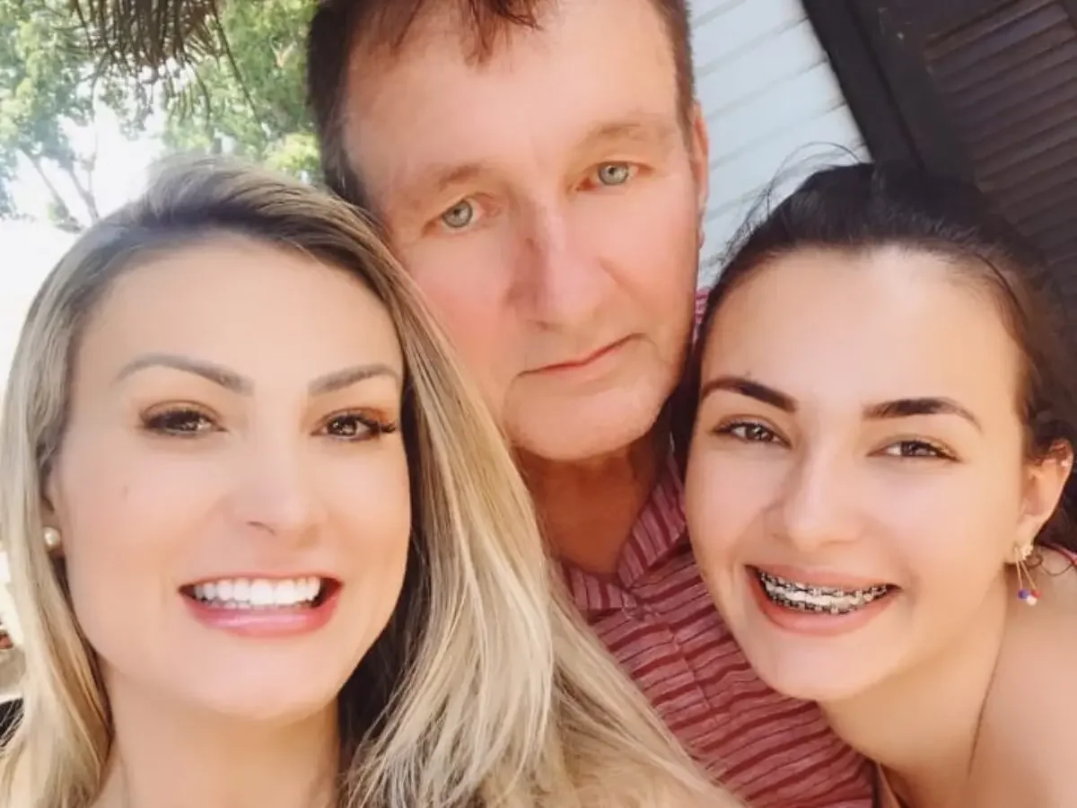 Andressa Urach anuncia que pai e irmã vão gravar conteúdos adultos 