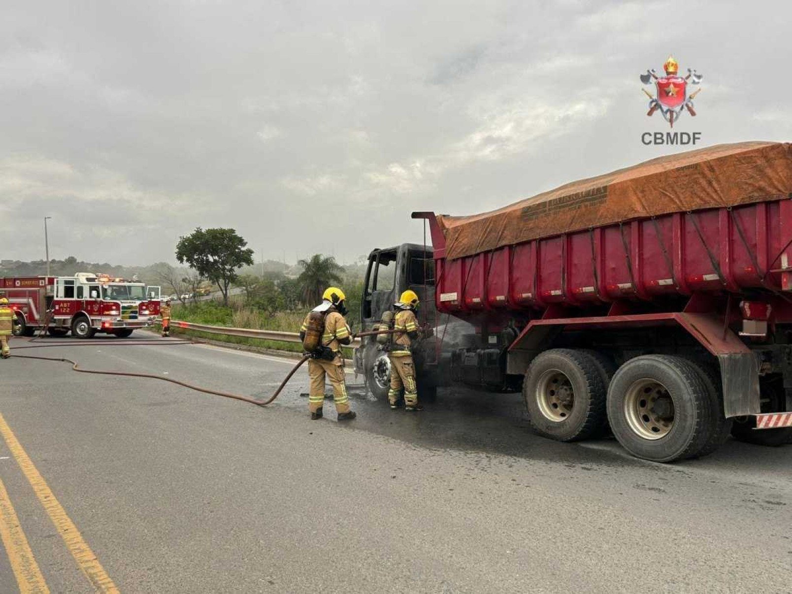 Nos dois acidentes, o trânsito foi alterado para o atendimento às ocorrências