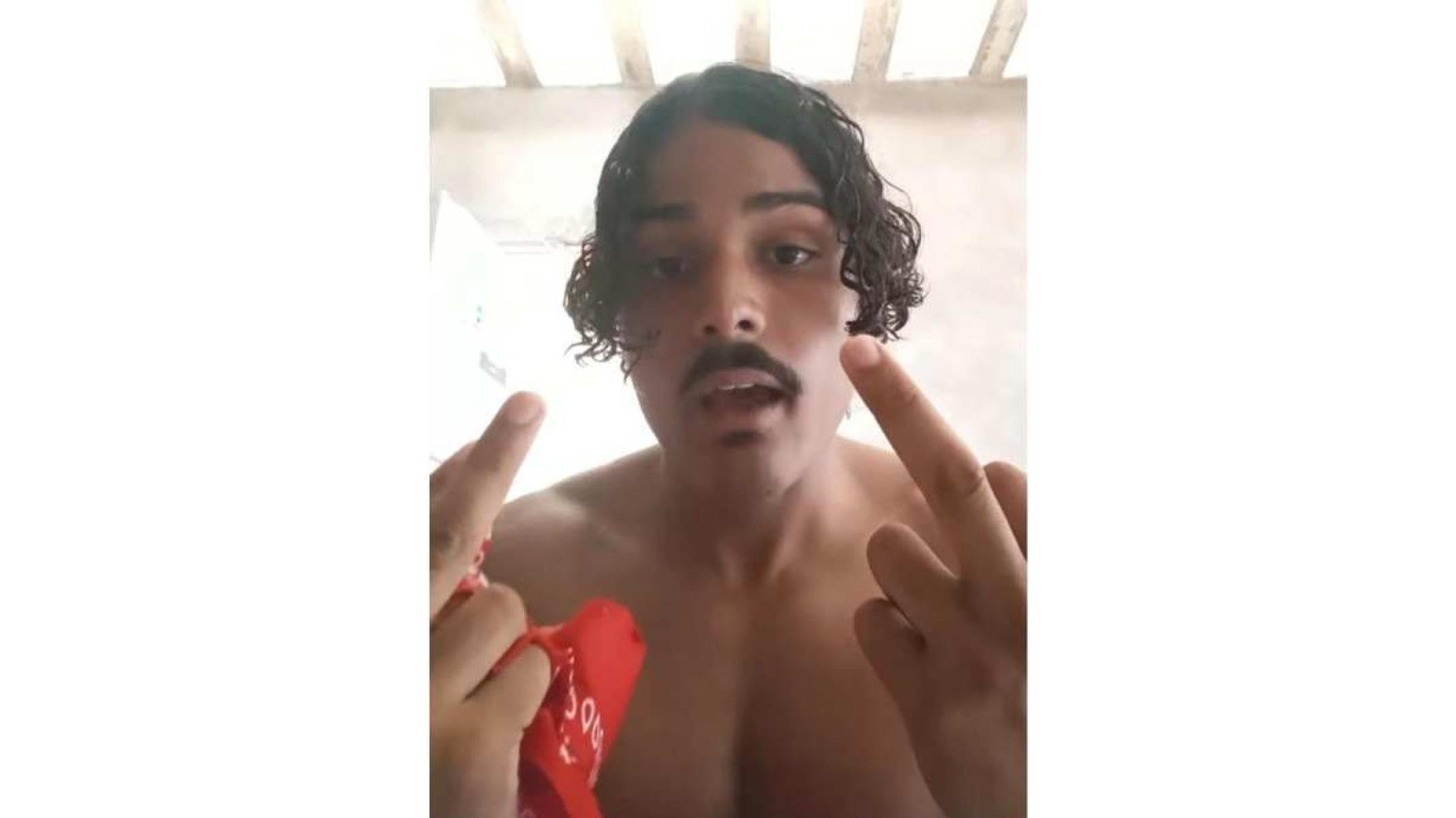 Criminoso que invadiu casa e matou idoso se intitulava artista e rapper